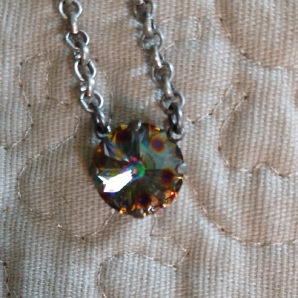 Elegant Silver Necklace with Crystal Pendant